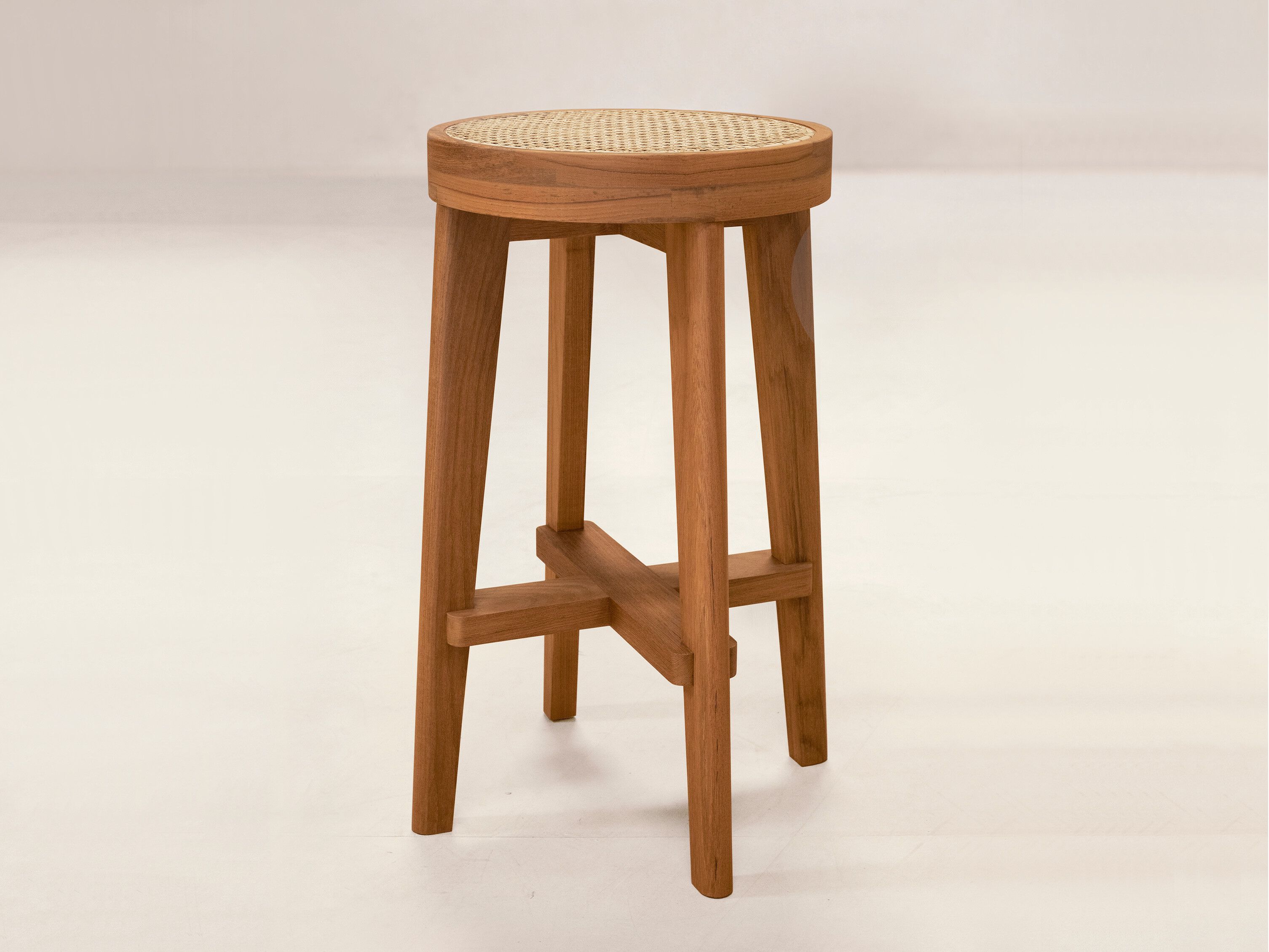 Высокий стул из тикового дерева с подставкой для ног Phantom Hands HIGH STOOL WITH CANE SEAT ARCH-00031194