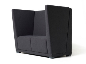 2-местный тканевый диван с высокой спинкой