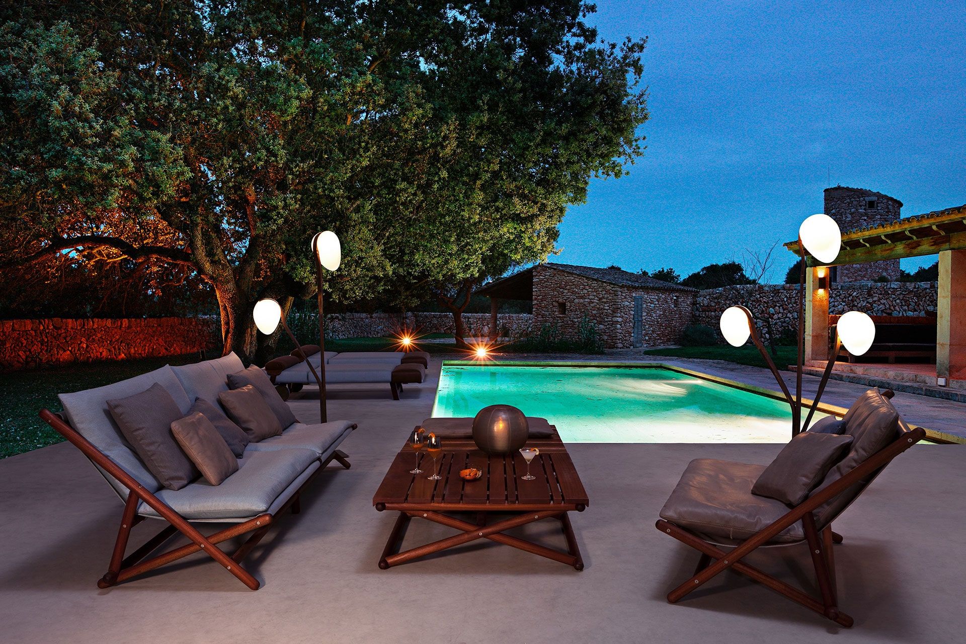 Садовый диван из красного дерева и ткани Exteta окрестности ARCH-00106001 - Вид №2