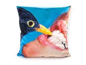 Квадратная подушка из ткани