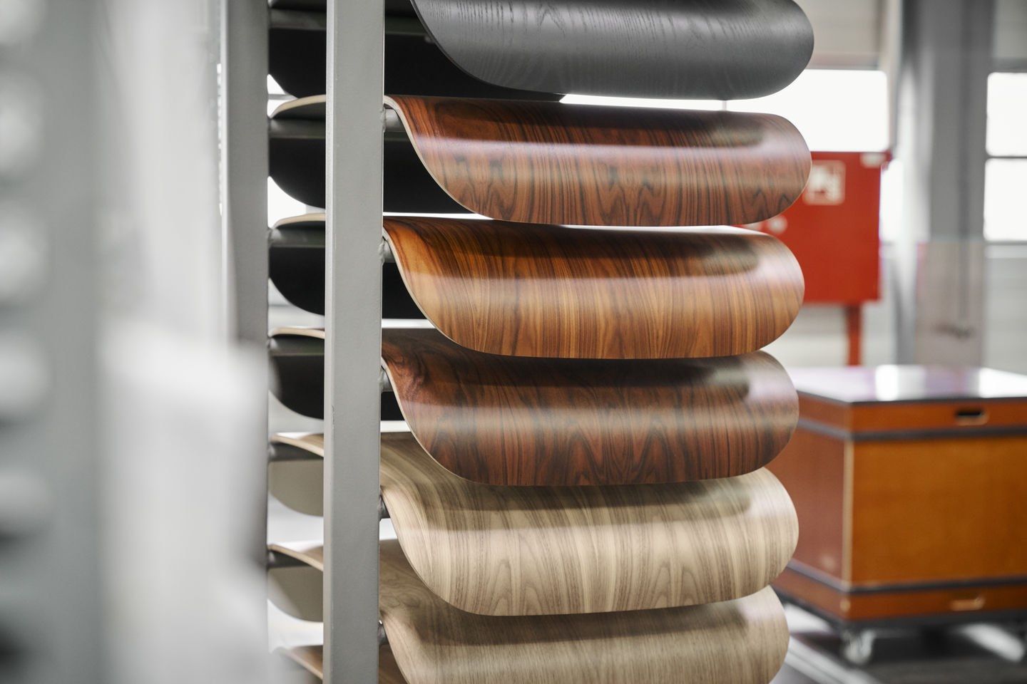 Кожаное вращающееся кресло с подлокотниками VITRA Eames Lounge Chair ARCH-00109556 - Вид №8