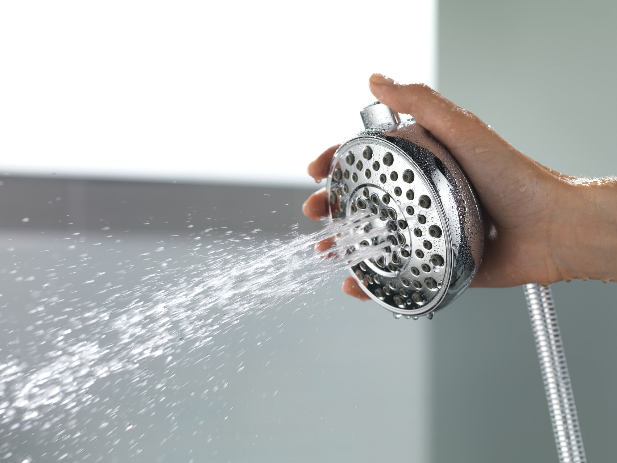 Ручной душ с креплением для душа Palm® с 4 настройками Delta Faucet 54488-SS-PK - Вид №3