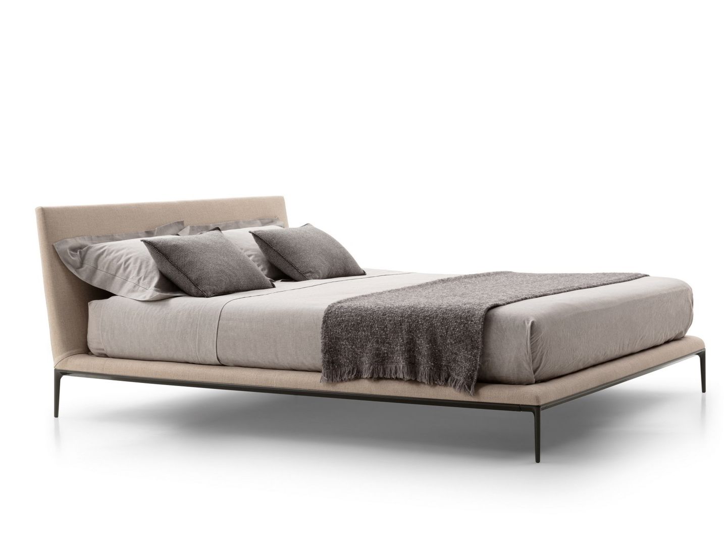 Двуспальная кровать из ткани B&B Italia Атолл ARCH-00017317