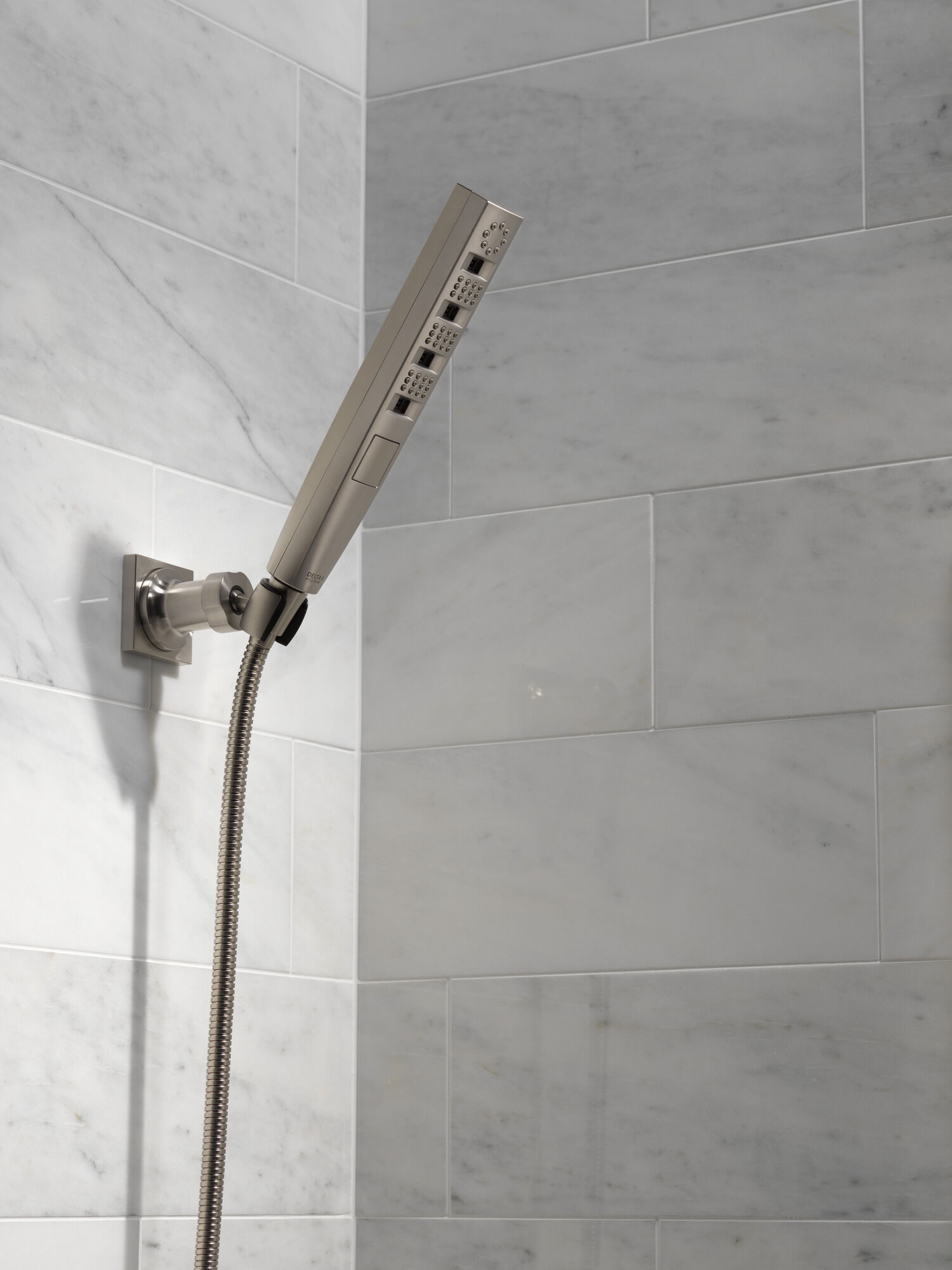 H2Okinetic® Ручной душ с 4 настройками для настенного монтажа Delta Faucet 55140-SS - Вид №3