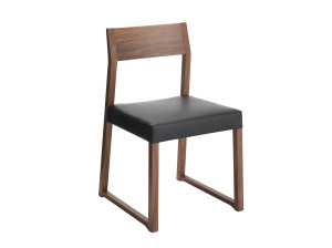 Деревянный стул с мягким сиденьем