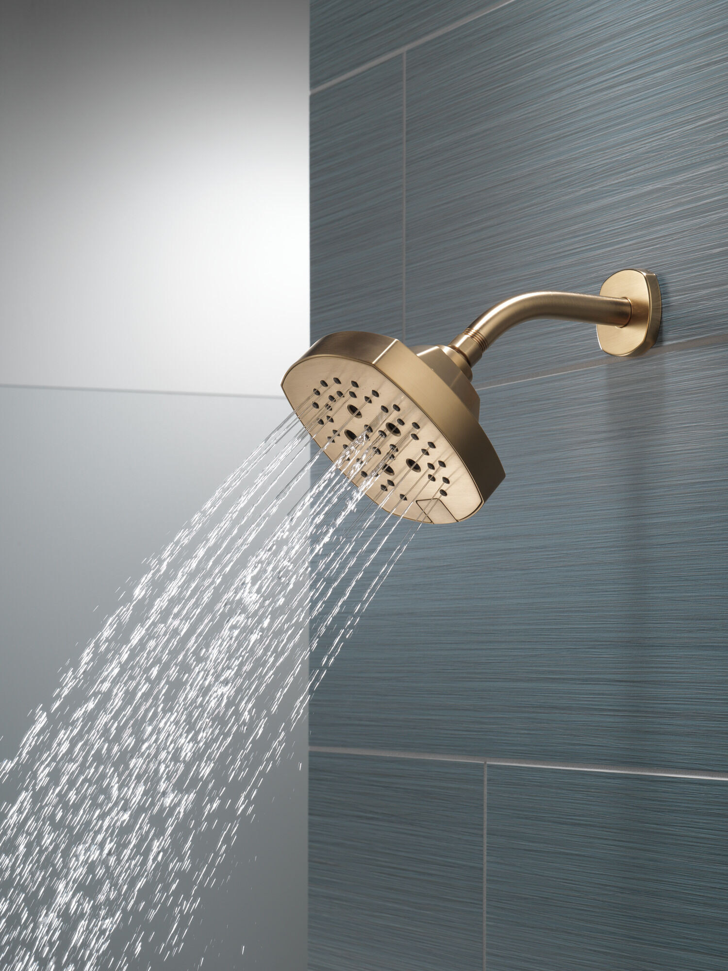52663-CZ Насадка для душа H2Okinetic с 5 настройками Delta Faucet Universal Showering Шампанское бронза  - Вид №7