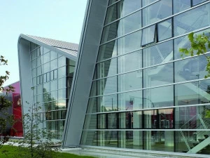 PILKINGTON ITALIA Магнитное стекло с низким коэффициентом излучения для теплоизоляции