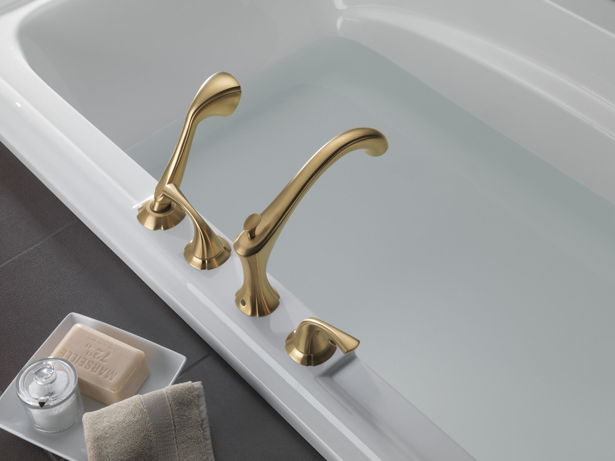T4792-CZ Римская ванна с ручным душем Delta Faucet Addison Шампанское бронза  - Вид №2