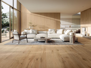 Напольное покрытие из керамогранита в помещении и на открытом воздухе с эффектом дерева