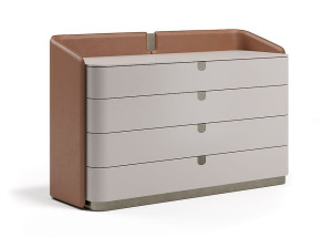 Комод с кожаной обивкой