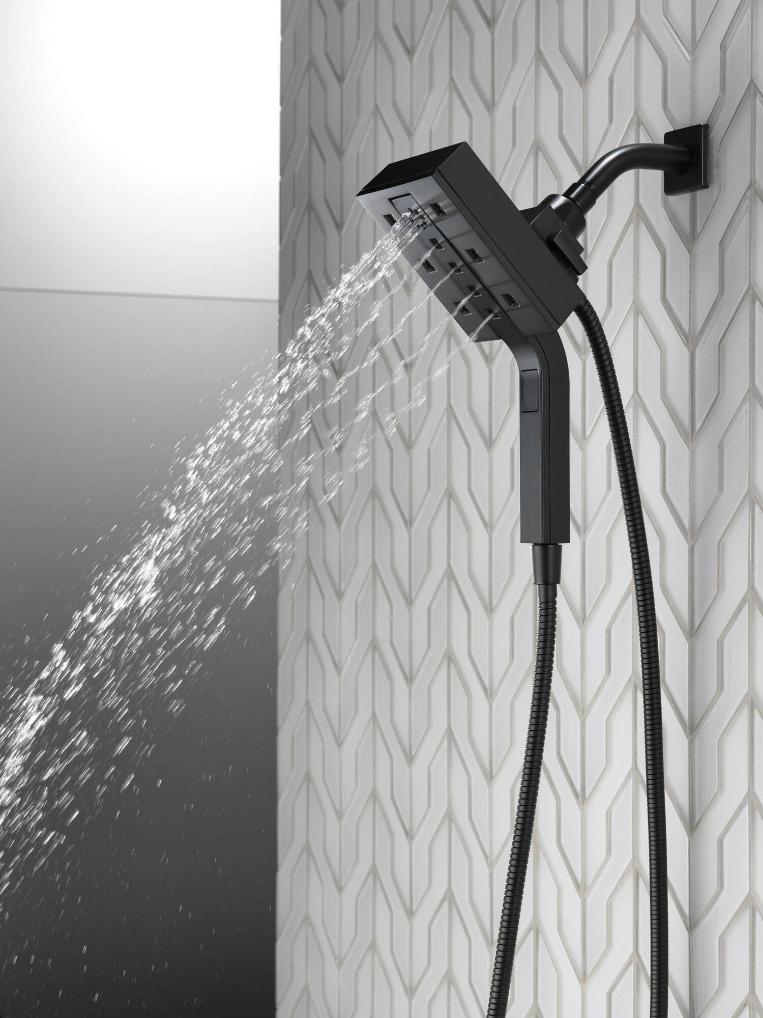 58473-BL25 H2Okinetic® In2ition® Душ два в одном с 4 настройками Delta Faucet Universal Showering Матовый черный  - Вид №9