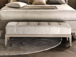 Кожаная мягкая скамейка из Капитона