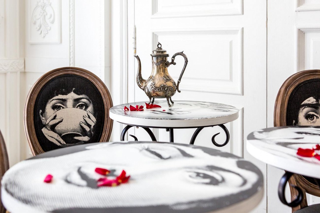 Кофейный столик круглый черно-белый с рисунком 50 см "Намек" Fornasetti BYOBJECT FORNASETTI 014302 Белый;черный Object Desire  - Вид №5