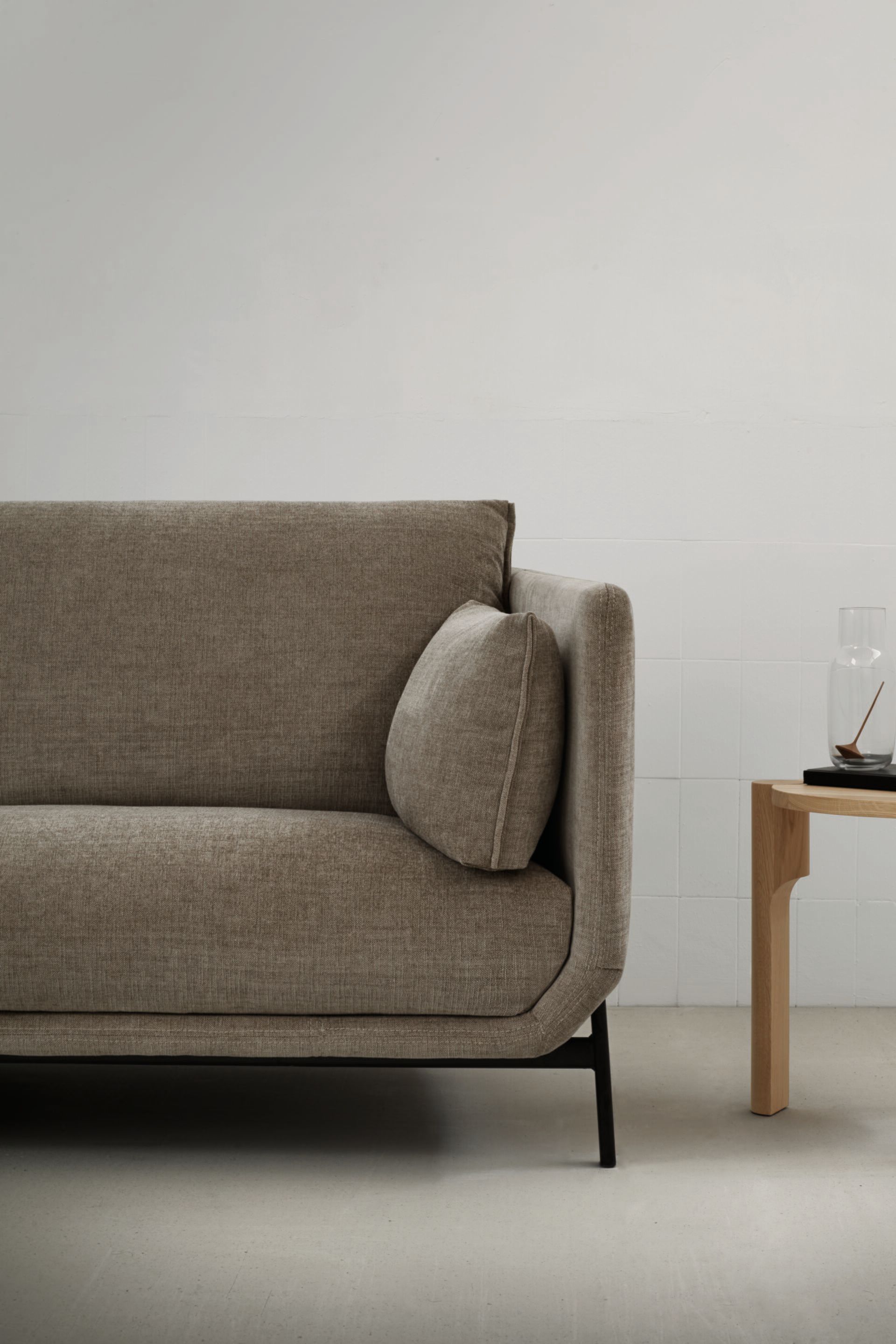 3-местный тканевый линейный диван Omelette Editions MUST ARCH-00059653 - Вид №4