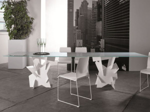 Прямоугольный стеклянный стол