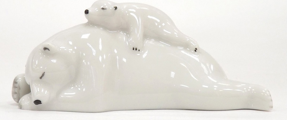 10589366 Императорский фарфоровый завод Скульптура "Медведица с медвежонком" Твёрдый фарфор 