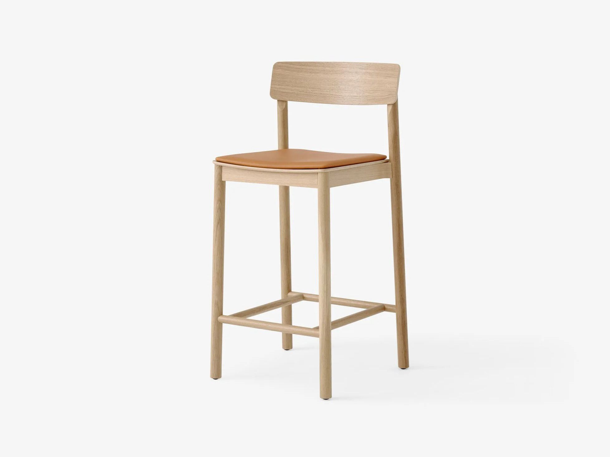 Твердый деревянный кухонный стул с мягким сиденьем &Tradition Betty ARCH-00117131