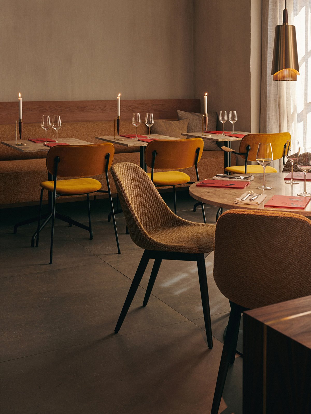 9395001-003101ZZ MENU Боковой обеденный стул Harbour, деревянная основа, обитый Черный дуб | Городской бархат - CA7832 / 031  - Вид №6