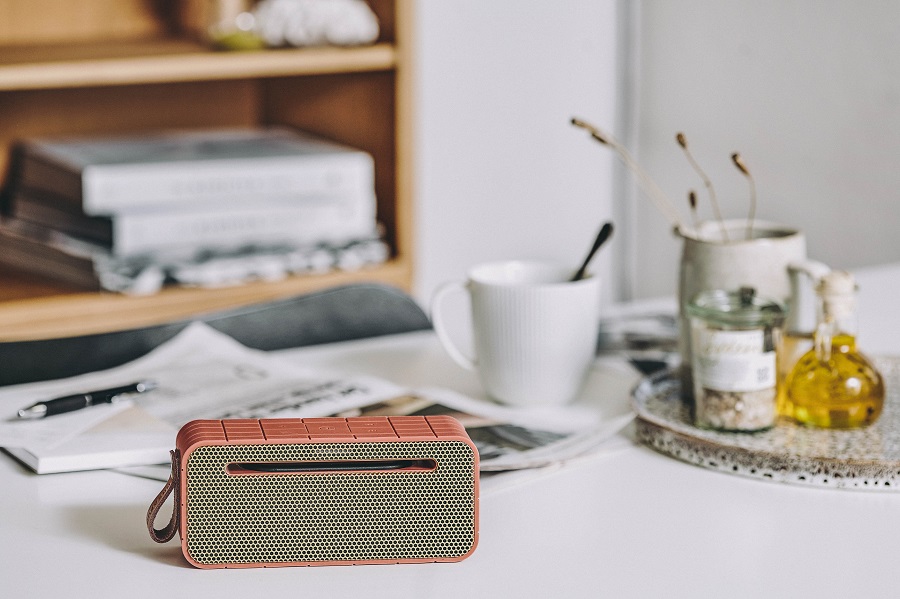 Kfng72 Колонка беспроводная с ремешком amove, коралловая KREAFUNK  - Вид №2