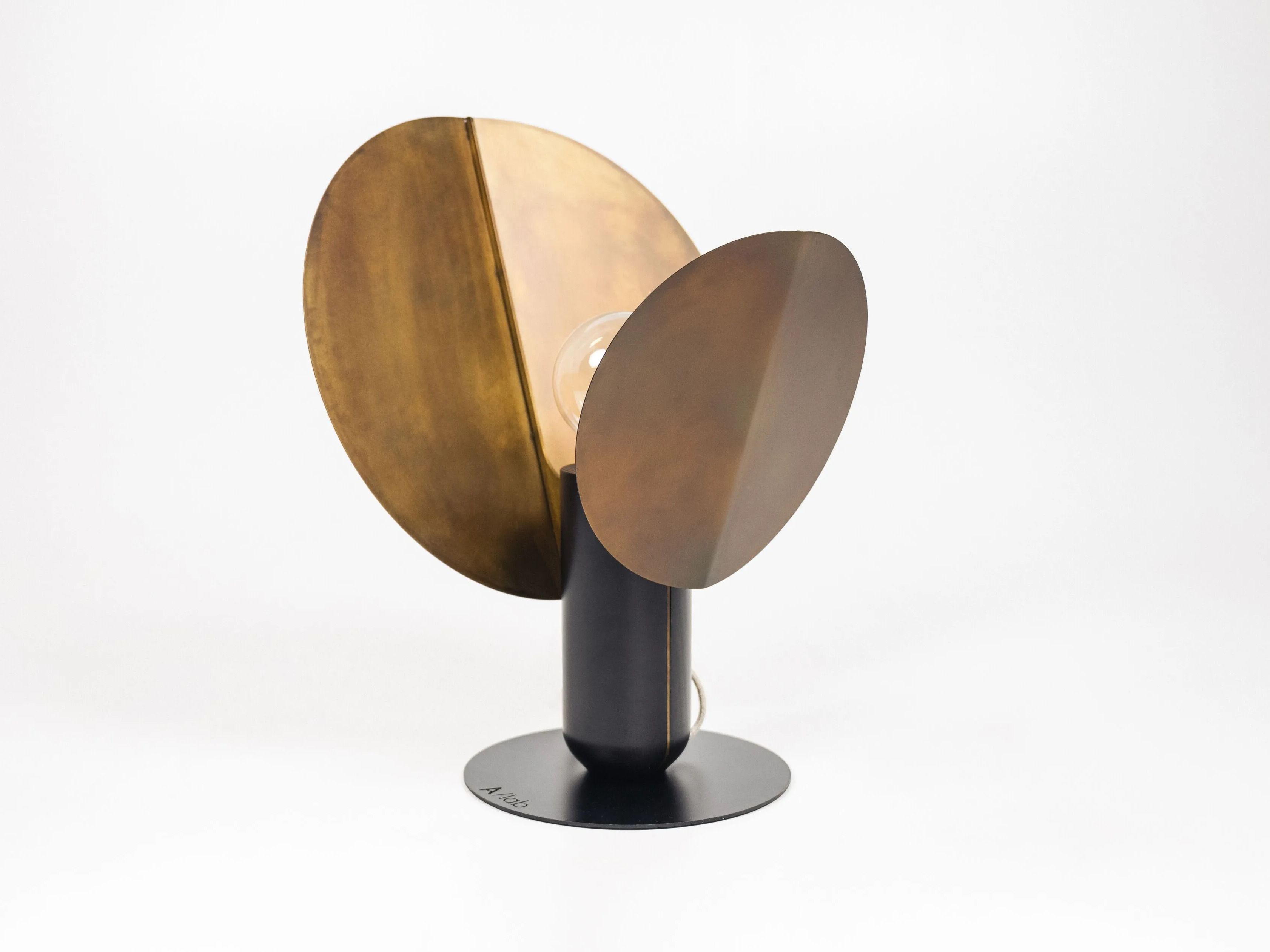 Настольная лампа с травлением железа ArmoniusLab FICUS ARCH-00014458