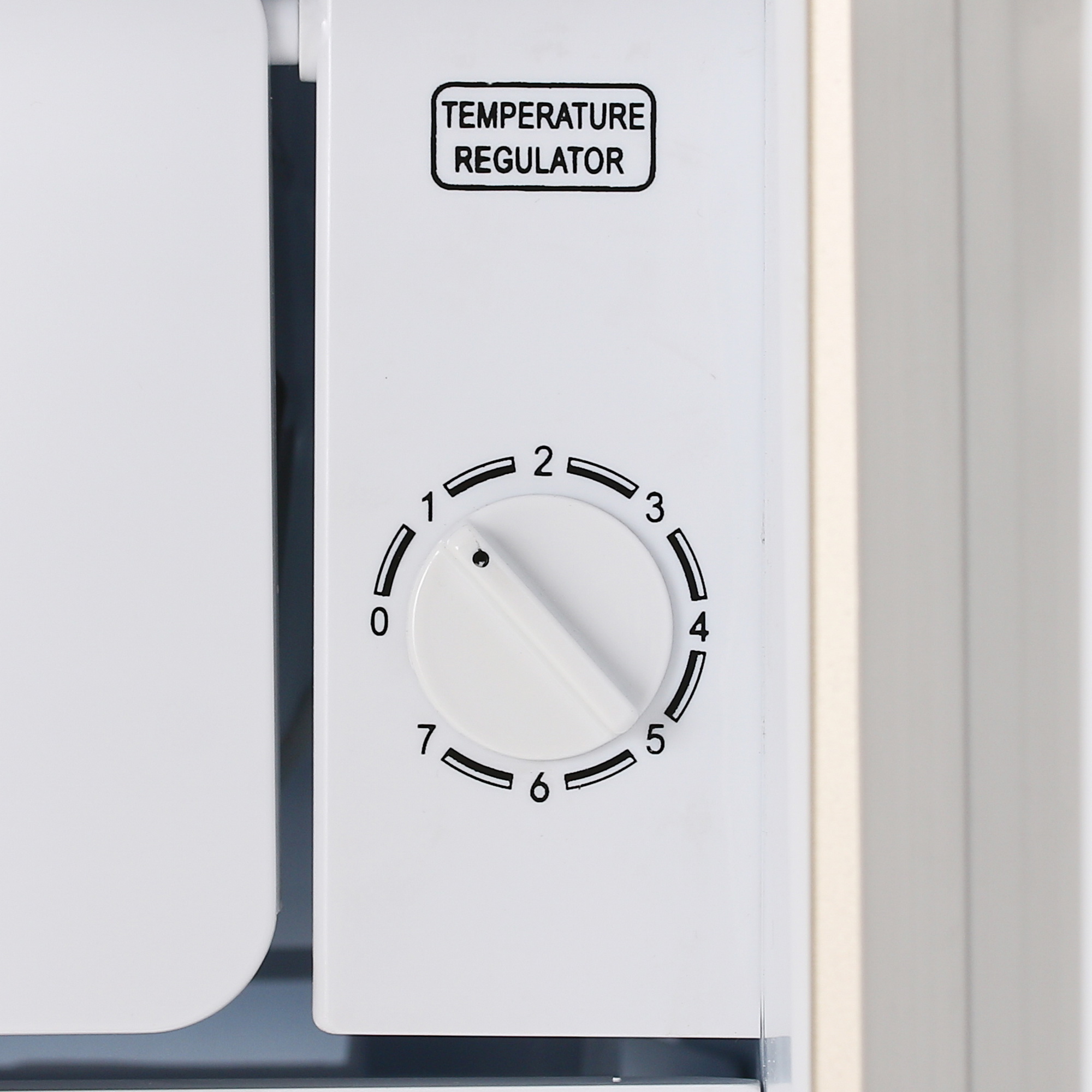 8166324 Холодильник компактный   Tesler RC-95 бежевый STDN-0019969 - Вид №7