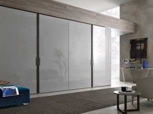 Секционный шкаф с компланарными дверцами