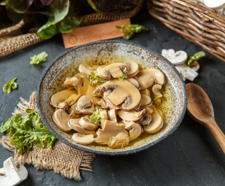 6082 Шампиньоны в рассоле нарезанные Вкусляндия  - Вид №1