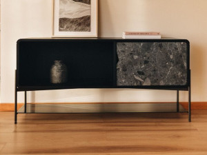 Мебель из дерева и мрамора с распашными дверями