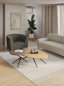 Тканевое кресло с подлокотниками