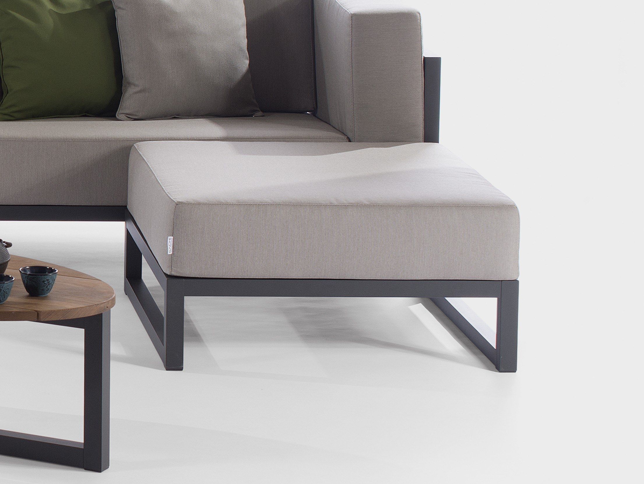 Квадратный пуф из ткани Sachi Шипы ARCH-00119830