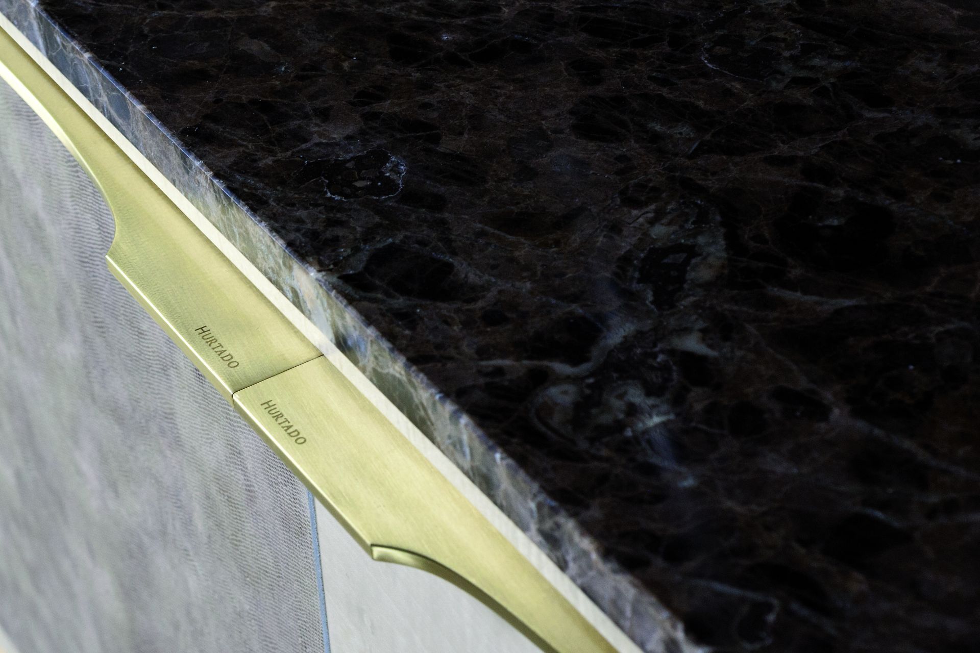 Мебель из дерева и кожи с дверцами, ящиками и мраморной столешницей Hurtado Evolution ARCH-00134693 - Вид №2