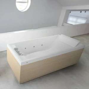 Ванна Dynamic Plus Novellini SENSE 3 с набортным смесителем и панелями из белого ореха