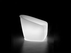 Пластиковый стул