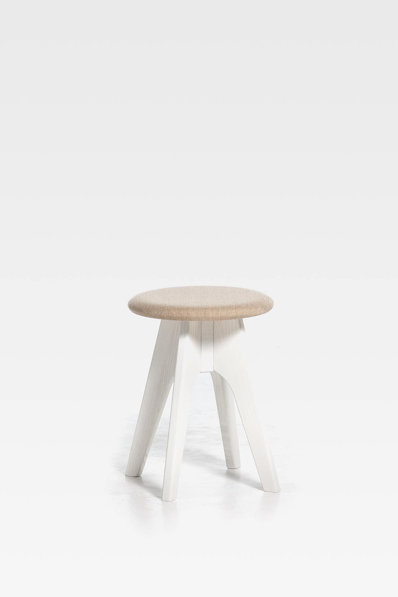 Низкий деревянный стул с мягким сиденьем SIPA Tommy ARCH-00054874 - Вид №4