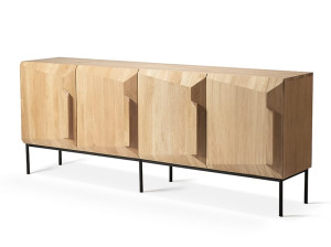 Шкаф из дуба с распашными дверями