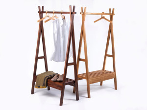 Напольная вешалка из массива дерева