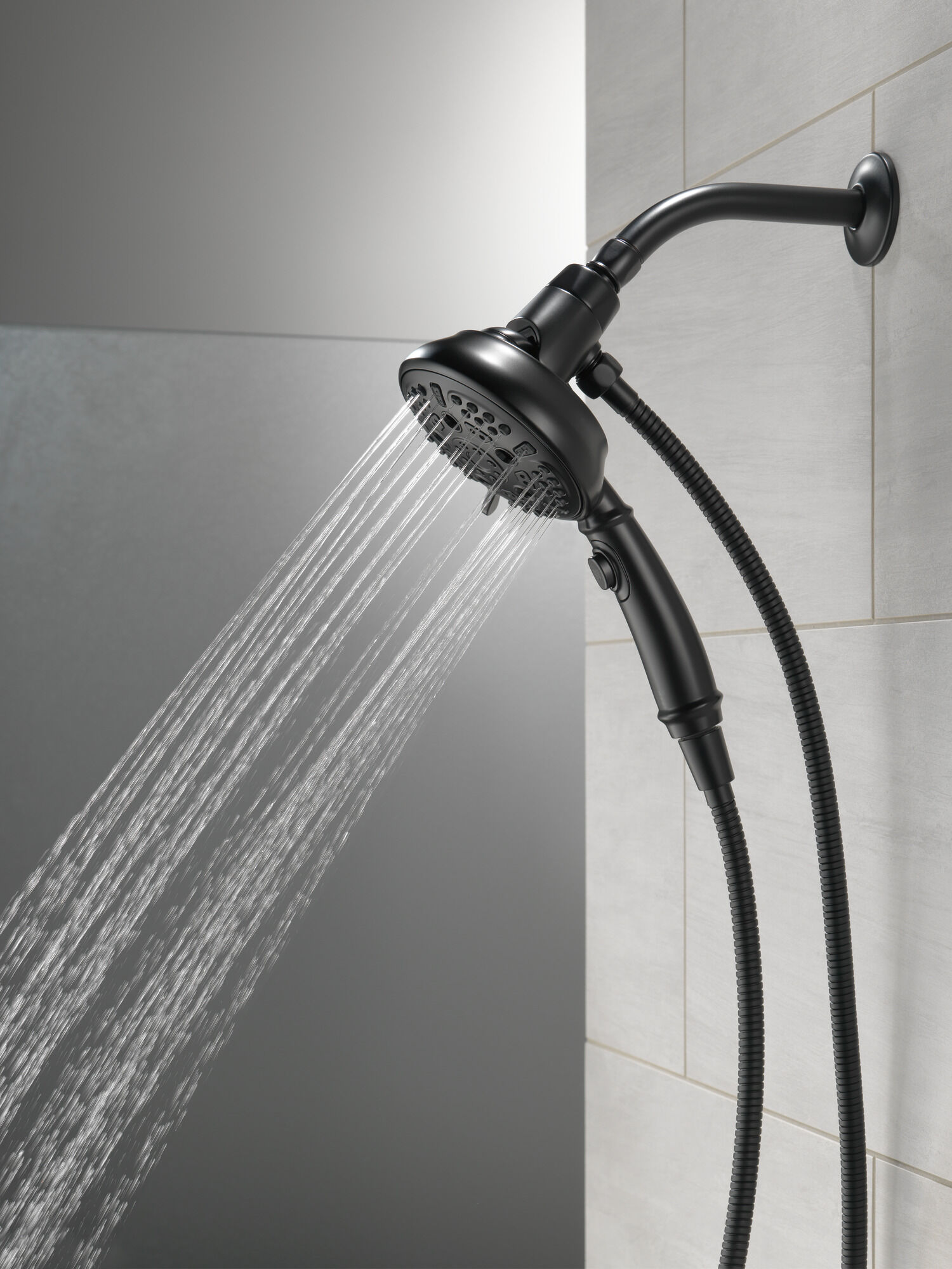 54710-BL-PK Ручной душ SureDock ™ с 7 настройками Delta Faucet Universal Showering Матовый черный  - Вид №9