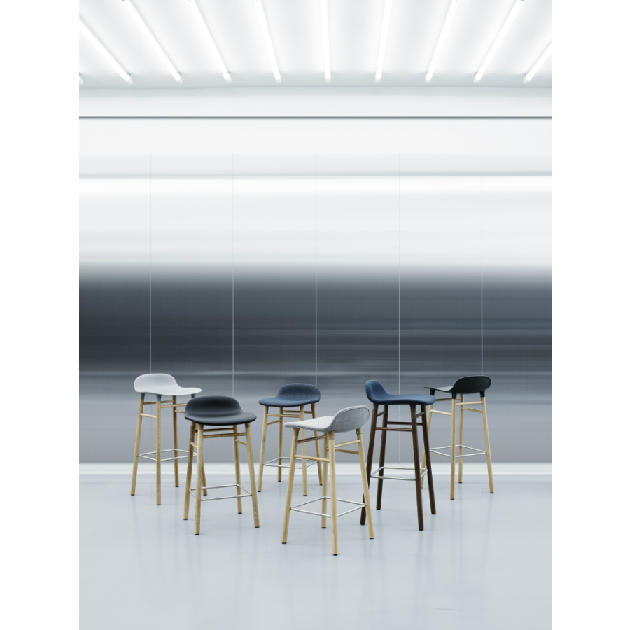 Барный стул Form с ножками из дуба 65 см, зеленый Normann Copenhagen 602784 - Вид №1