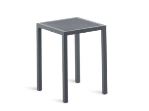 Низкий железный садовый стул