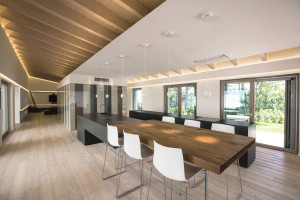 Встроенная кухня с островом