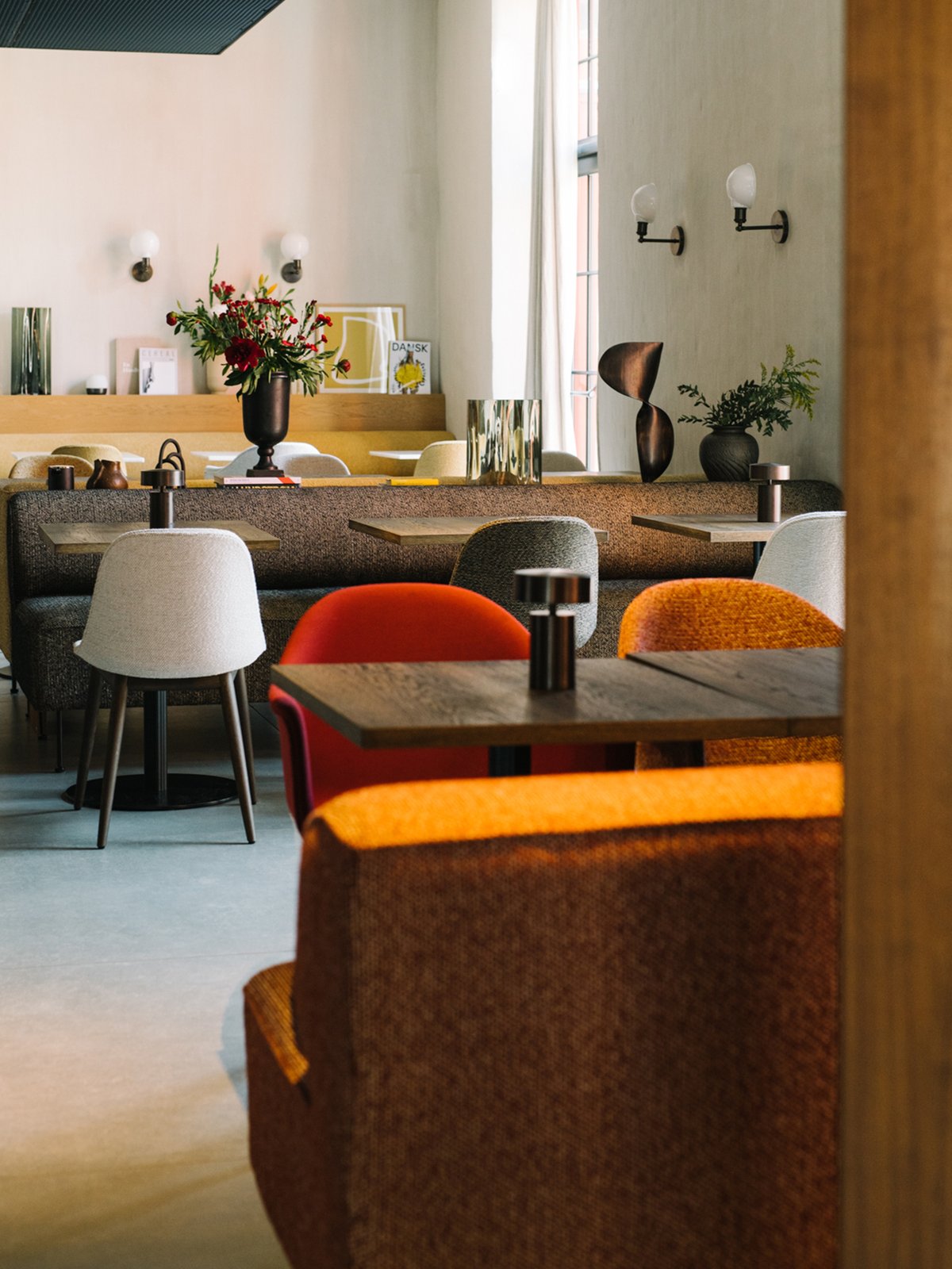 9395004-020301ZZ MENU Боковой обеденный стул Harbour, деревянная основа, обитый Дуб натуральный | Дакар - 0250  - Вид №1