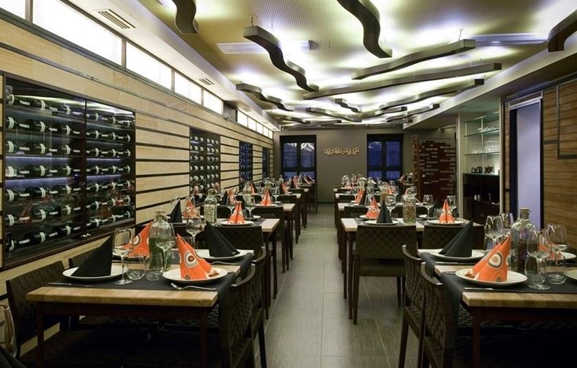 Andreu World Стул штабелируемый из дуба с открытой спинкой Valeria Si7511 - Вид №6