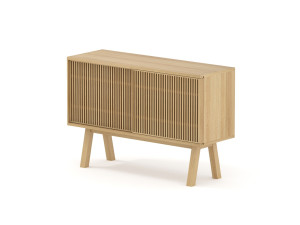 Шкаф из массива дерева с раздвижными дверями