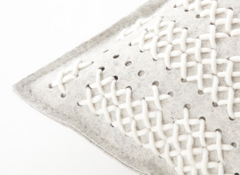 100075 Подушка Abstract белая 64x36 см GAN Canevas - Вид №2