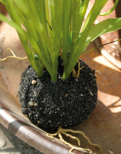 5104 225 a2 Искусственная трава с цветами в 'почве', 43 см, бледно-лиловая H-andreas