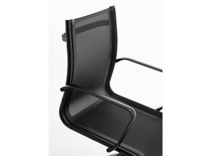 Поворотный стул на сетчатом насесте