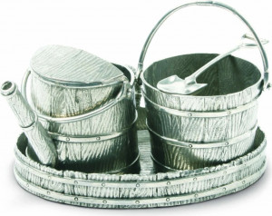 10648852 Vagabond House Набор сахарница и молочник на подносе Vagabond House Лейка, олово Олово