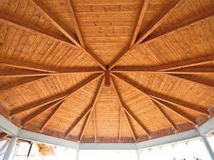 Grandi Legnami Предварительно вырезанные и частично предварительно собранные деревянные конструкции