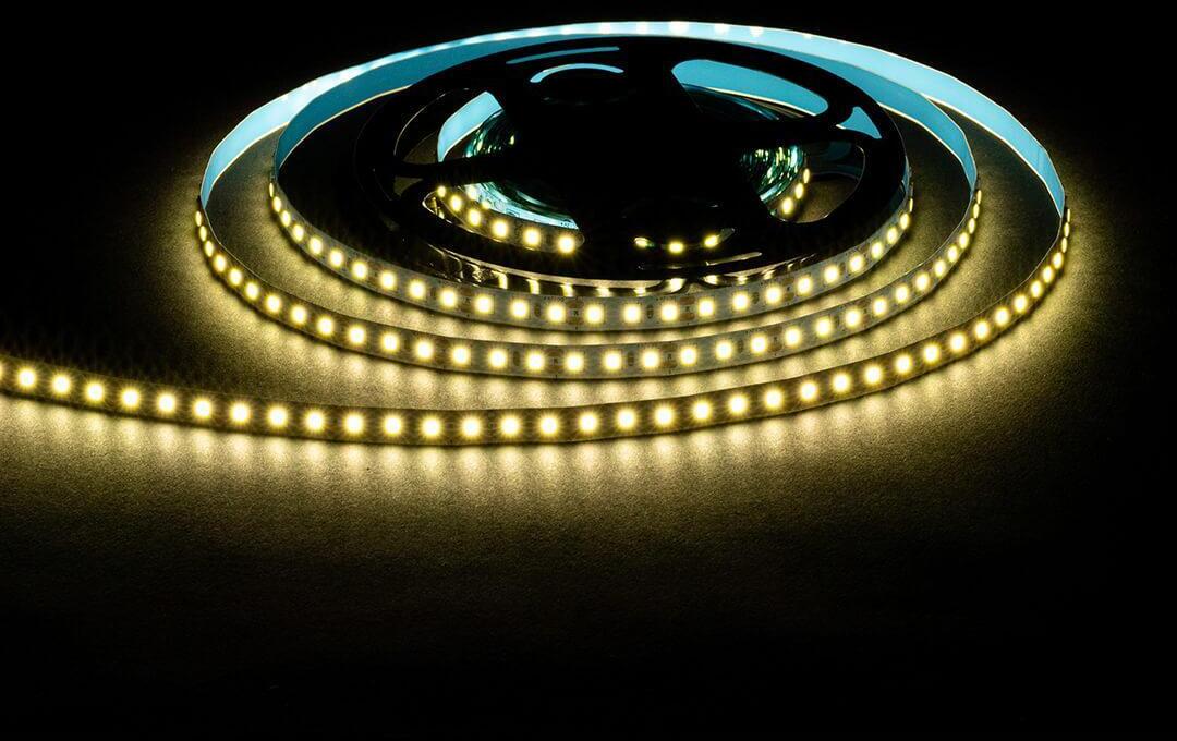LSE-257 Светодиодная лента 9,6W/m 120LED/m 2835SMD дневной белый 5M OGM