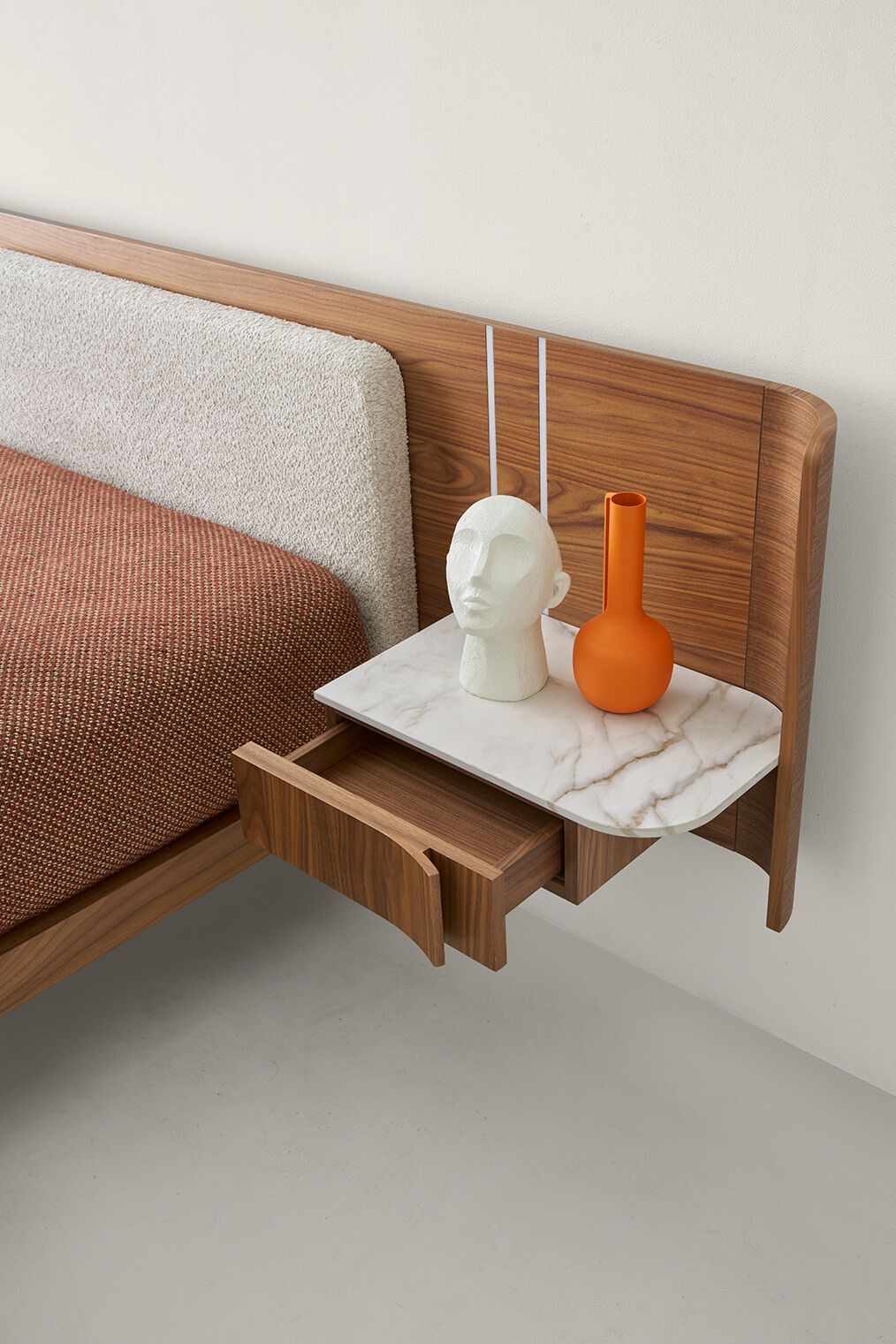 Двуспальная кровать из грецкого ореха со встроенными тумбочками Modesign Book ARCH-00111507 - Вид №2